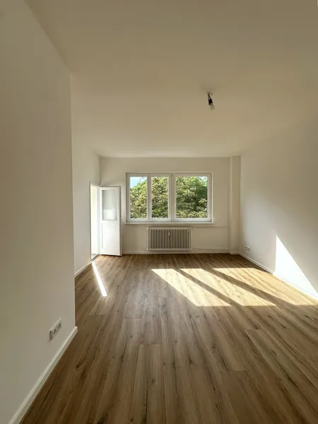 Frisch sanierte 3-Zimmerwohnung mit Balkon zum Innenhof  * Zentrale Lage in Moabit — photo 1